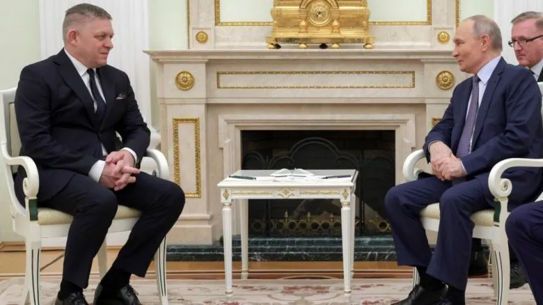 Зустріч Фіцо з Путіним викликала критику МЗС України
