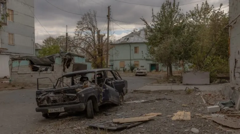 Російські війська обстріляли автобус на Донеччині: поранено чотирьох людей