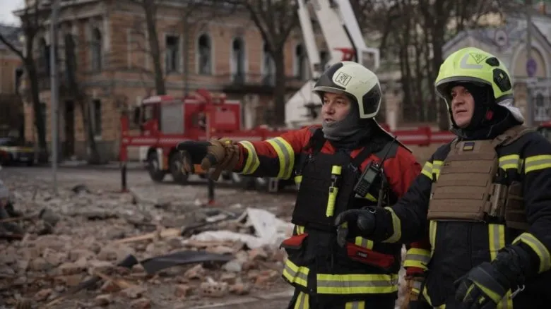 Розбір завалів після атаки росії на Банковій завершено