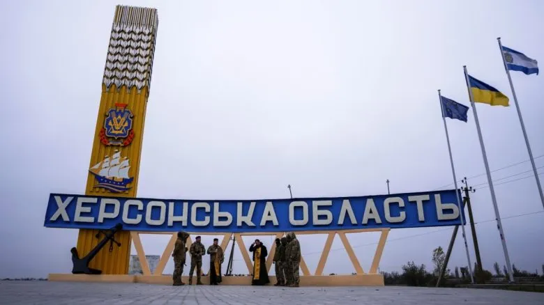 Російський дрон поранив двох чоловіків у Херсоні