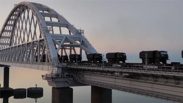 Суцільний паспортний контроль на Керченському мосту: нові рішення влади рф