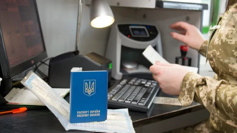 Правительство Украины приостановило выдачу писем поддержки для выезда артистов за границу