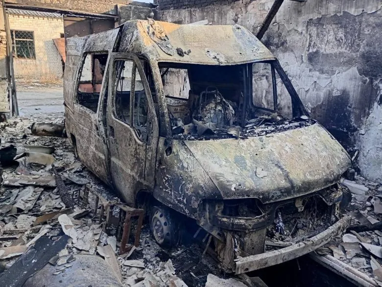 Окупанти на Херсонщині знищили авто швидкої допомоги внаслідок обстрілів
