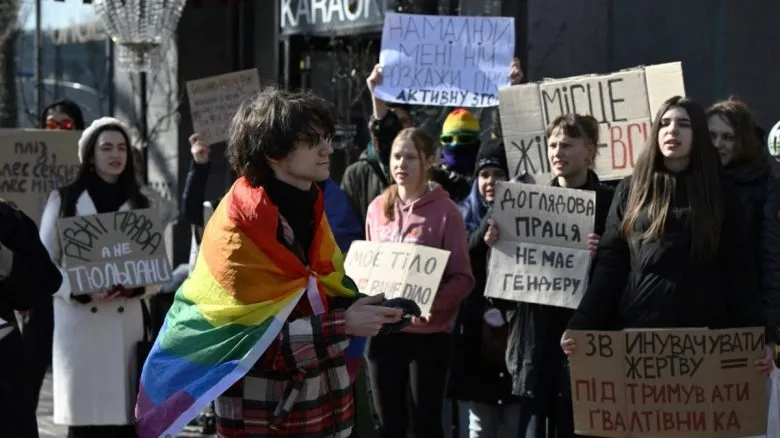 57,4% українських жінок-активісток зазнають переслідувань, опитування виявило