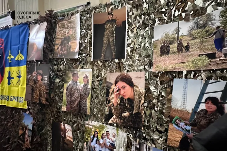В Одессе открыли фотовыставку «Война имеет женское имя» с участием женщин-военных