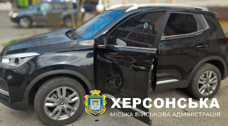 В Херсоне российские военные сбросили взрывчатку на медицинское авто