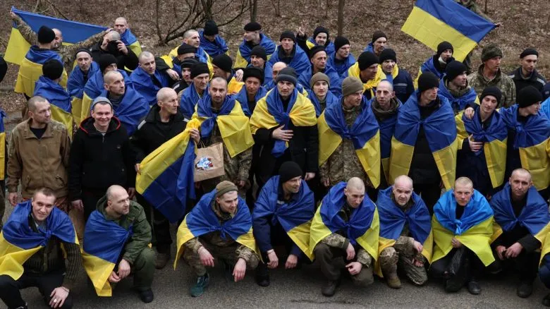 175 військових повернулися з російського полону в Україну