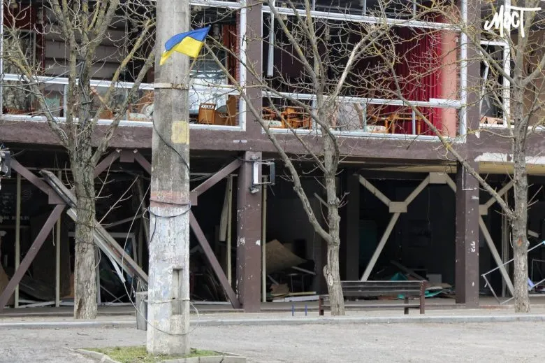 В Херсоне оккупанты атаковали дронами вблизи магазина: есть раненые