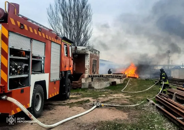 Окупанти завдали удару по енергетиці Херсона та вокзалу