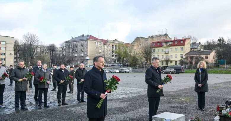 Очільник МЗС Нідерландів Каспар Вельдкамп відвідав Львів