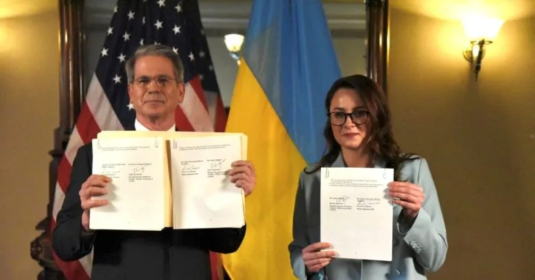 47% украинцев ожидают позитивных изменений от соглашения с США о полезных ископаемых