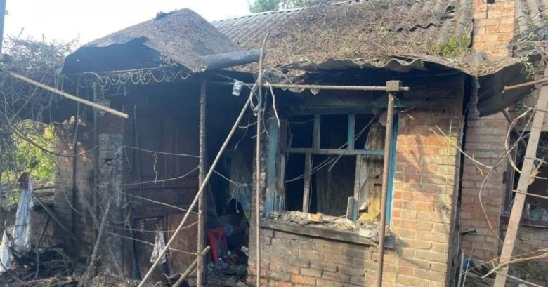 Атаки російських військ: жителька Нікопольського району постраждала