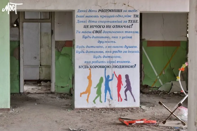 Російські військові обстріляли школу у Бериславі з танків та артилерії