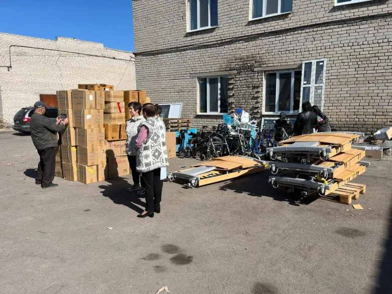 Нововоронцовська лікарня отримала медичне обладнання від благодійників