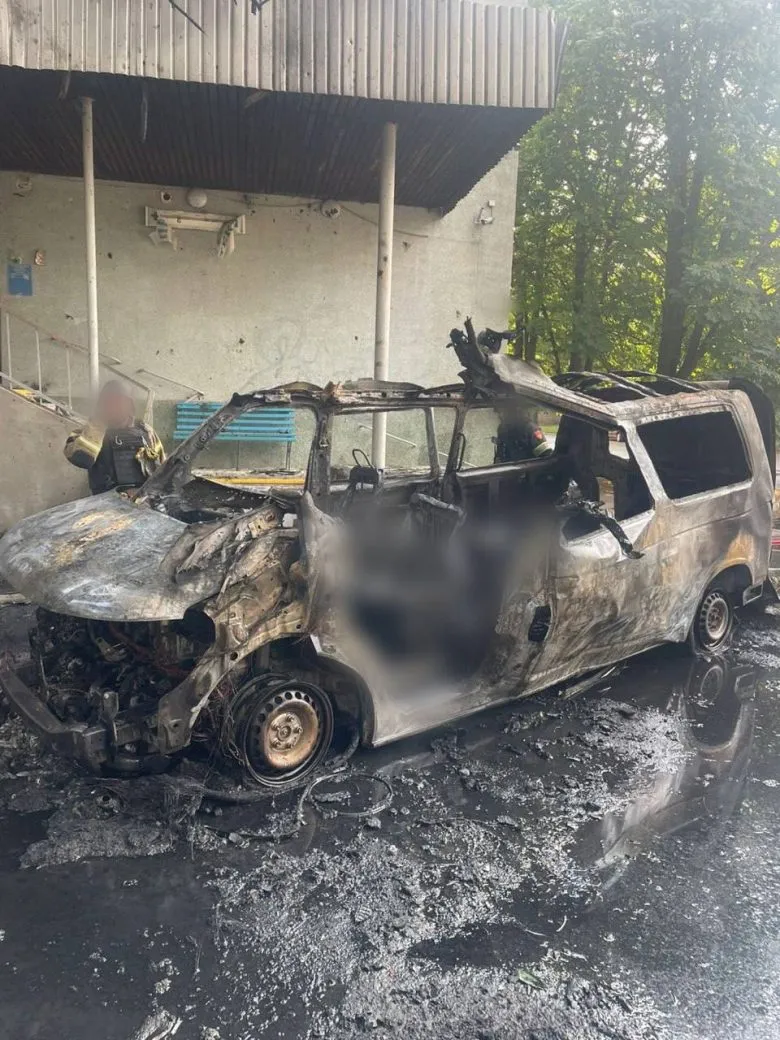 Атака росії на медичний автомобіль у Херсоні: загиблий водій та поранені
