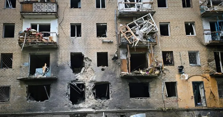 Внаслідок російських обстрілів у Херсоні постраждали двоє людей