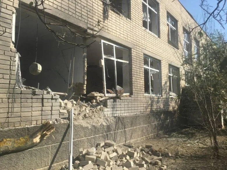 Обстрел Херсонщины: повреждено образовательное учреждение в Новокаирах