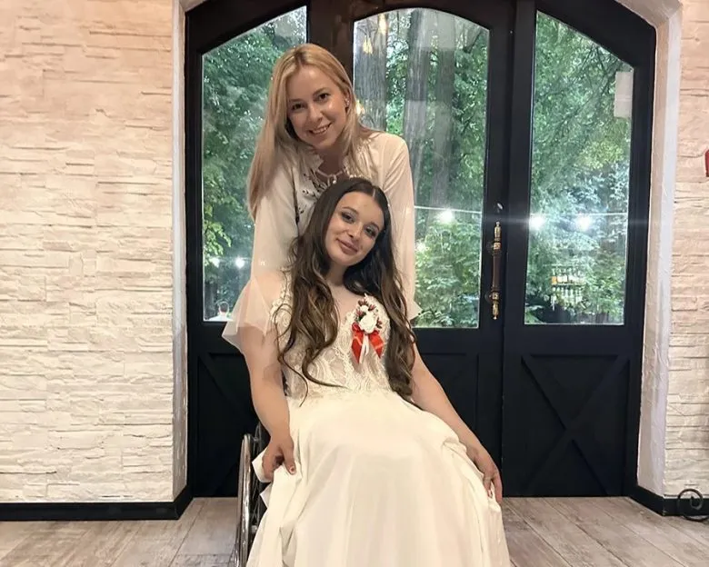 Дівчина з Олешок стала мамою та прагне допомагати іншим