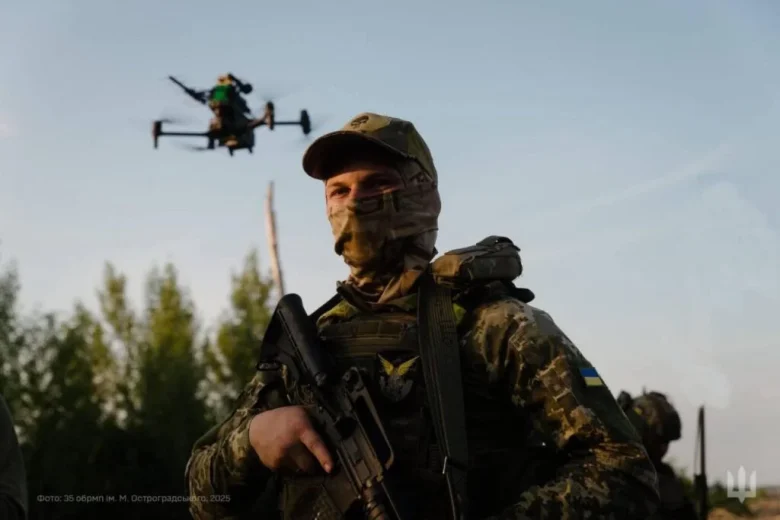 Операторы FPV-дронов уничтожили российских военных на Кинбурнской косе