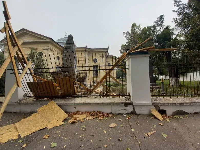 Черговий обстріл окупантами Свято-Катеринівського собору в Херсоні
