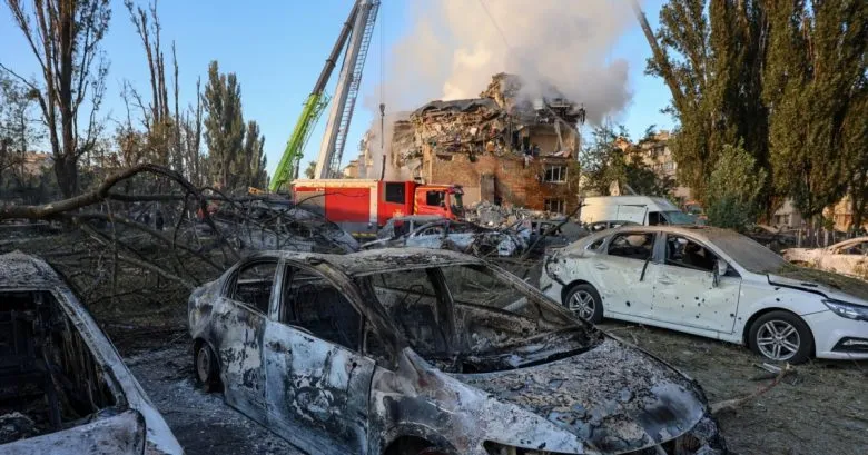 Росія глузує з мирних зусиль, завдаючи удари по Києву