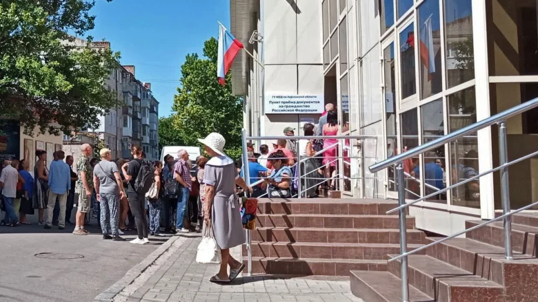 На ТОТ Херсонщины ветеранам войны выдают новые удостоверения