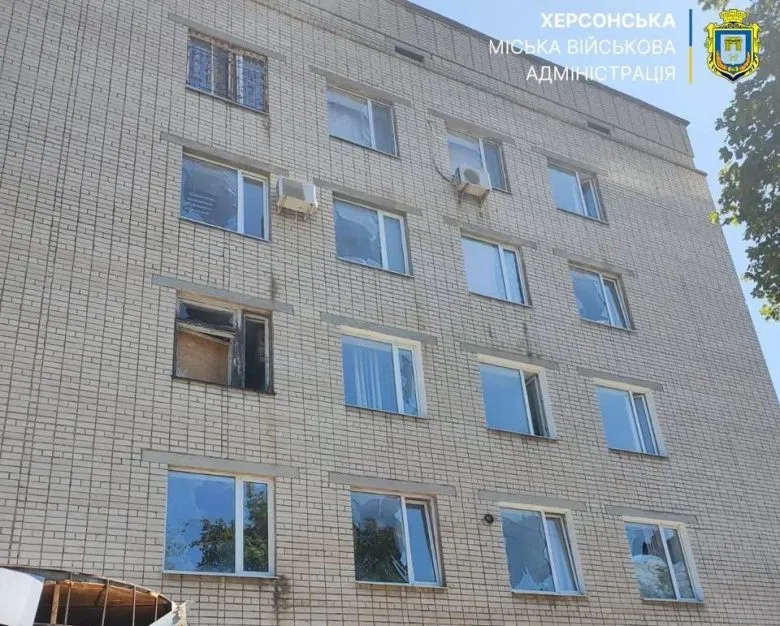 Обстрел Херсона: поврежден медицинский учреждение