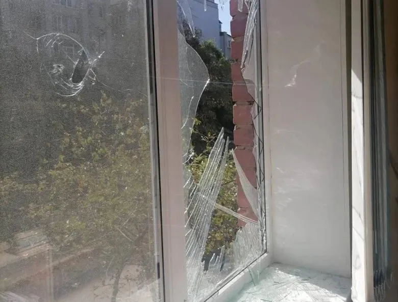 В Херсоне в результате обстрела повреждено учебное заведение