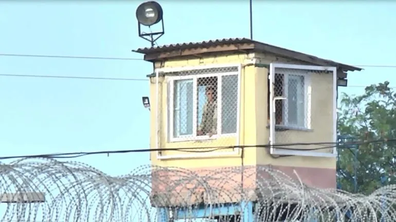 Суд засудив працівника Дар’ївської колонії до 13 років ув’язнення