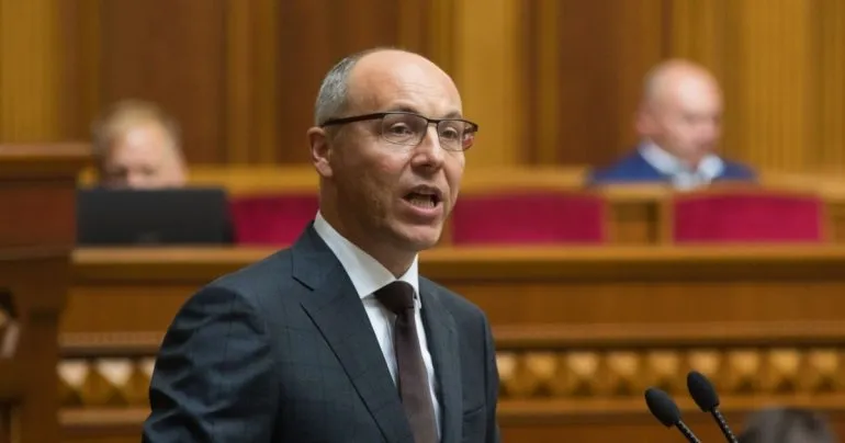 Рада просит президента предоставить Парубию звание Героя Украины