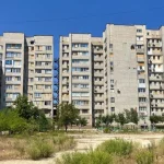 Внаслідок обстрілів у Херсоні пошкоджено всі багатоповерхівки на Острові