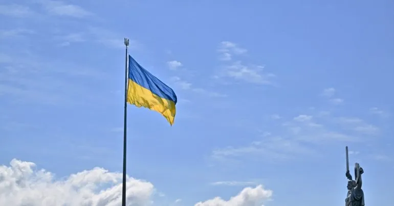Більшість українців вважають, що Європа допомагає Україні, але не довіряють США