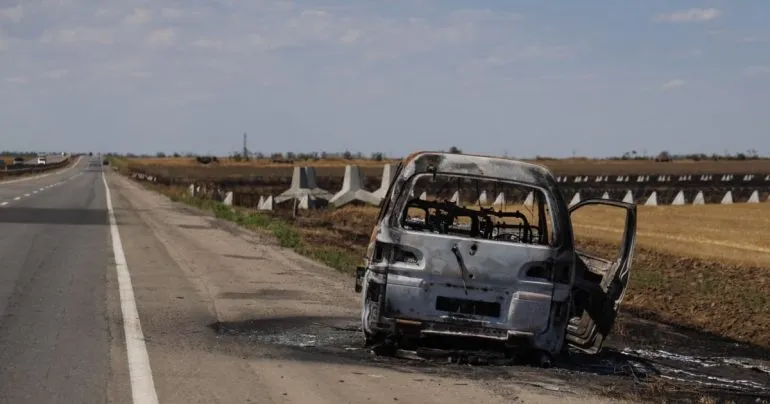 Атака российских войск на гражданский автомобиль в Херсонской области