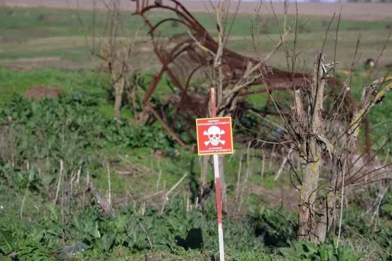В Херсонской области сельскохозяйственный транспорт подорвался на мине