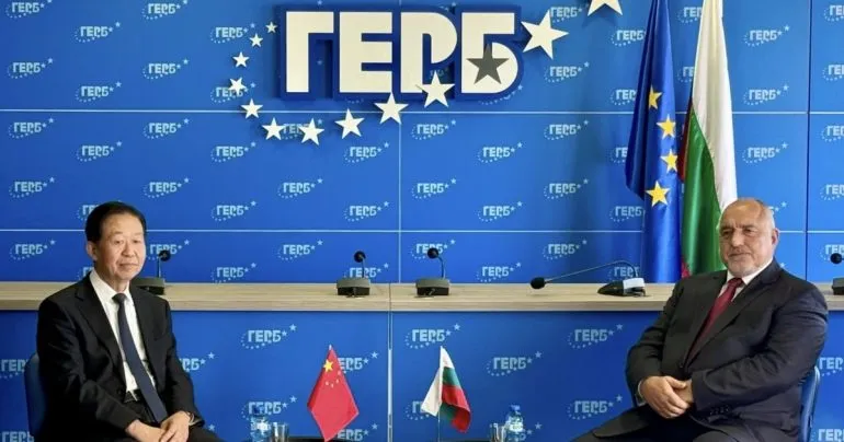 Болгарська партія ГЕРБ прибрала український прапор на вимогу китайських гостей