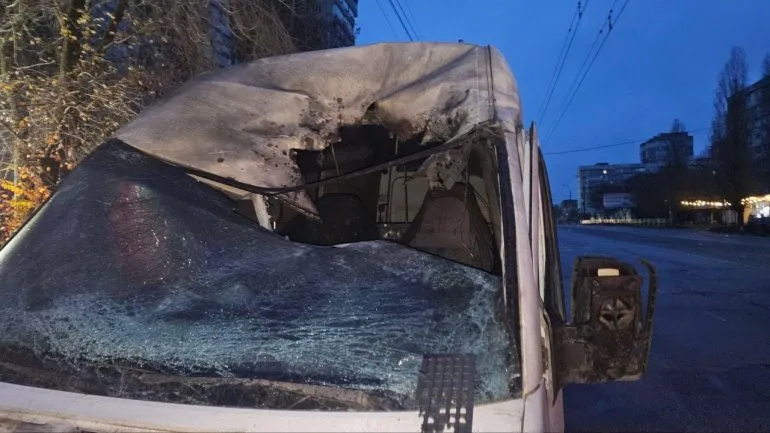 Російський дрон атакував цивільний автомобіль у Херсоні