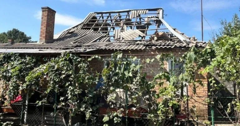 В результате атак на Никопольский район пострадали трое человек