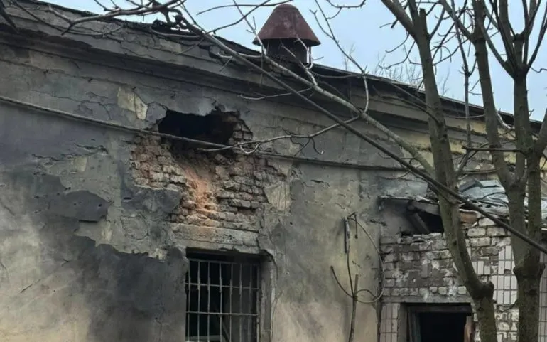 Последствия российского обстрела больницы в Херсоне: фото и детали