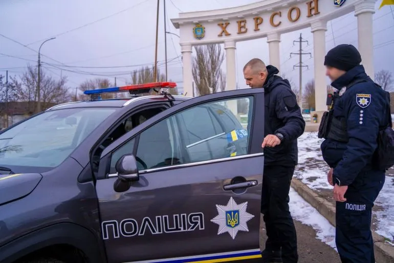 Херсонські правоохоронці отримали новий автомобіль Renault Duster