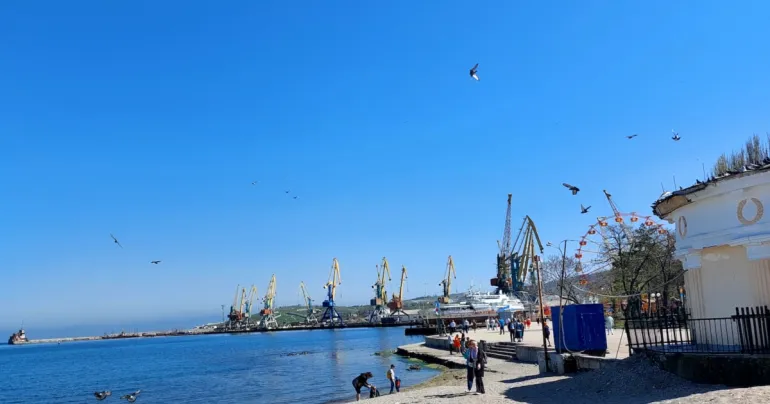Феодосия: атака на морской порт и нафтобазу вызвала тревогу