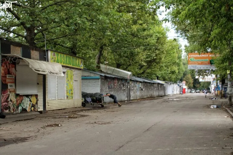 Обстрел Днепровского района Херсона: поврежден рынок