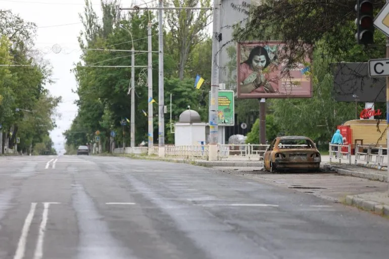 У Херсоні військові росії атакували цивільний автомобіль дроном