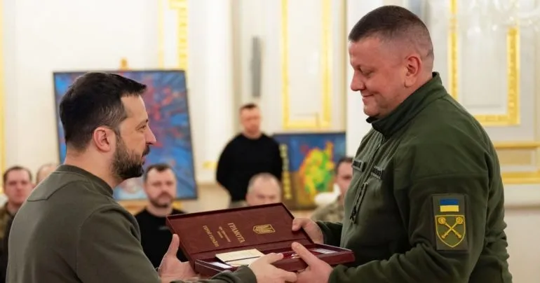 Зеленський прокоментував заяви Залужного про оборонну стратегію України