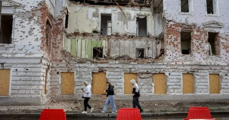 Три человека, в том числе двое детей, ранены в результате удара по Сумам