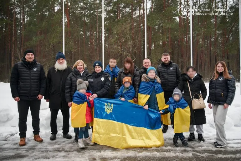 Украина вернула домой пятерых детей с оккупированных территорий
