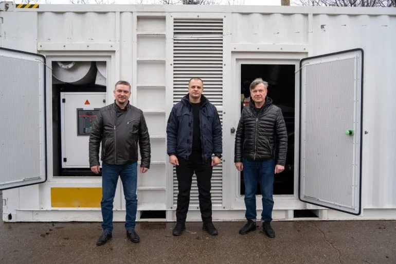 Херсон отримав потужний генератор для стабільної роботи «Херсонтеплоенерго»