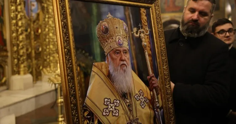 В Киеве прощаются с патриархом Филаретом: церемония похорон