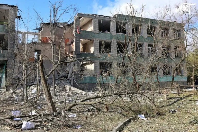 Военные РФ нанесли удар по учебному заведению в Хрещенівке
