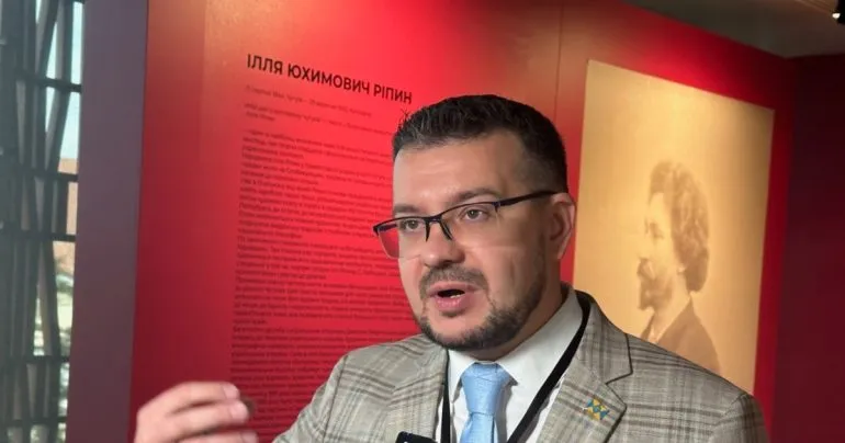 Критика решения Киевской власти относительно фонтана на месте памятника Ленину