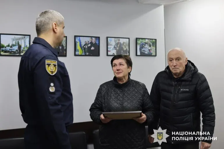 Родителям капитана полиции Тогаренко вручили награду посмертно